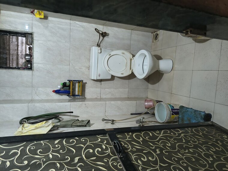 Bathroom, kamgar-nagar-chs-kurla-east 1 Bedroom 350 Sq.Ft. Villa In Kurla East Mumbai 10437168