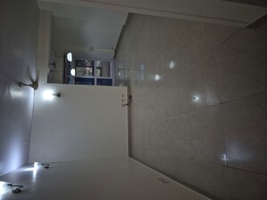Room in 2.5 BHK Apartment at Mayur Vihar – for Rent