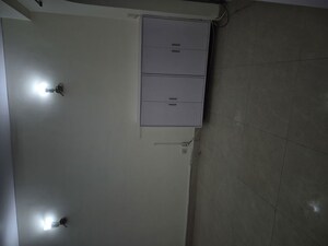 Room in 2.5 BHK Apartment at Mayur Vihar – for Rent