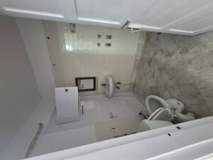 Bathroom in 2.5 BHK Apartment at Mayur Vihar – for Rent