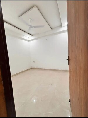 Room in 3 BHK Builder Floor at Chattarpur – for Rent