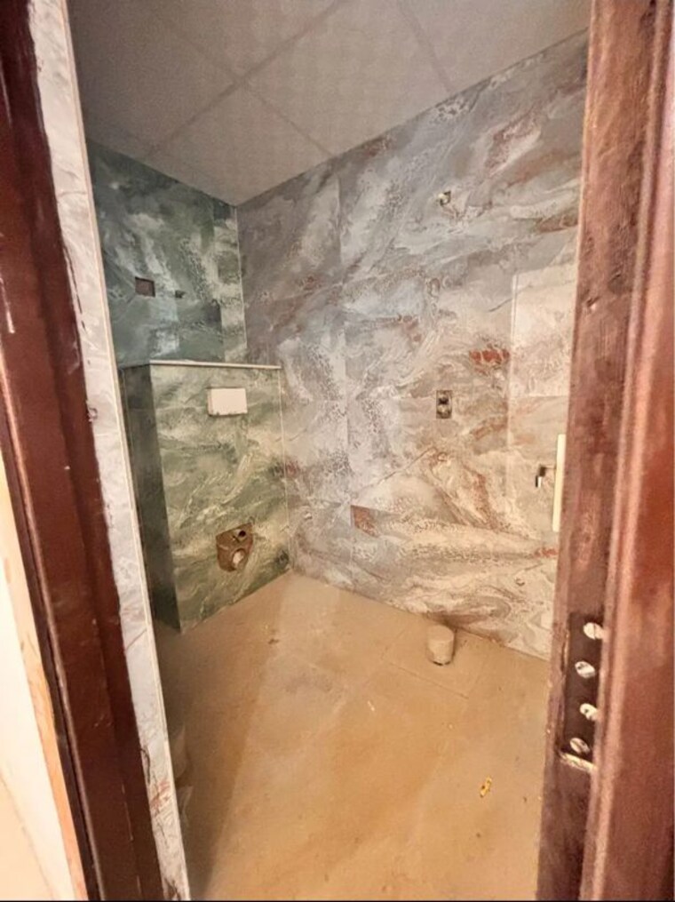 Bathroom, chattarpur 3 Bedroom 1350 Sq.Ft. Builder Floor In Chattarpur Delhi 10437192
