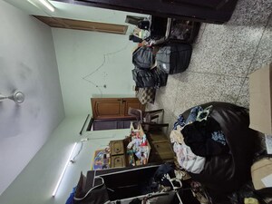 Parking in 1.5 BHK Builder Floor at Mayur Vihar – for Rent