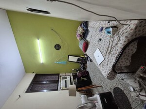 Team Area in 1.5 BHK Builder Floor at Mayur Vihar – for Rent