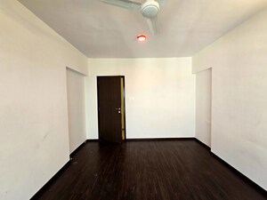 Room in 4 BHK Apartment at Dheeraj Insignia, Bandra East – for Rent
