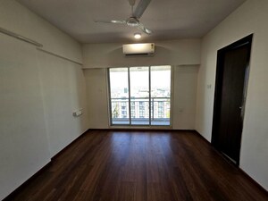 Room in 4 BHK Apartment at Dheeraj Insignia, Bandra East – for Rent