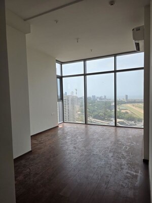 Room in 3 BHK Apartment at Piramal Mahalaxmi, Mahalaxmi – for Rent