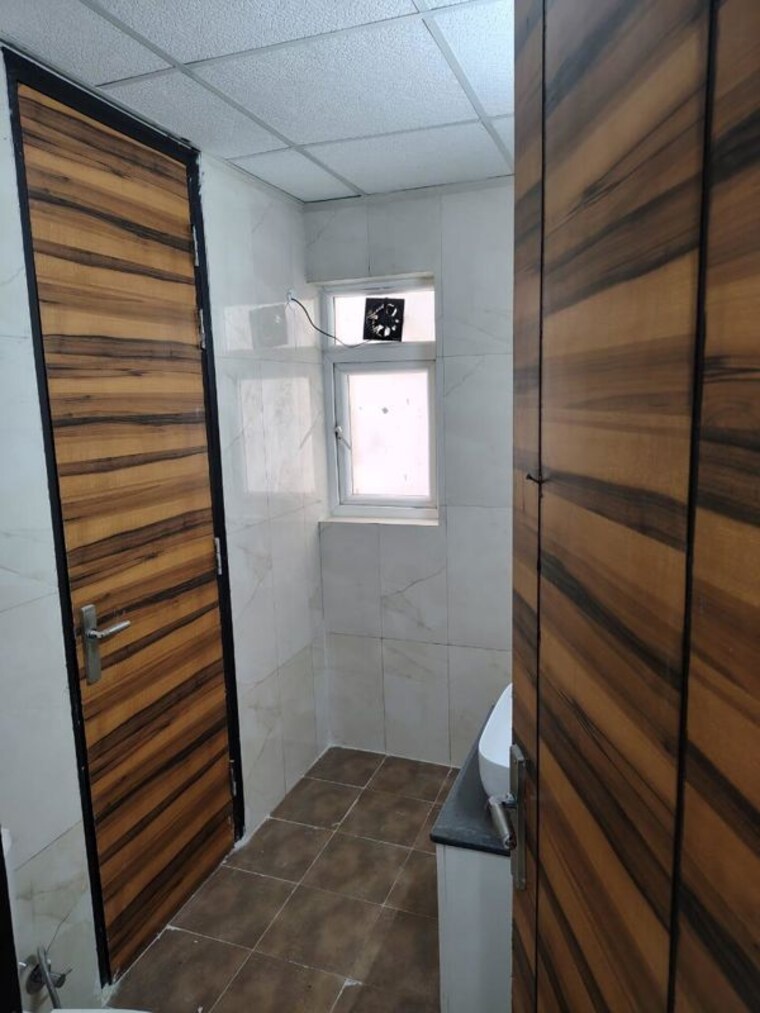Bathroom, samridhi-luxuriya-avenue 2.5 Bedroom 1245 Sq.Ft. Apartment In Sector 150 Noida 10437205