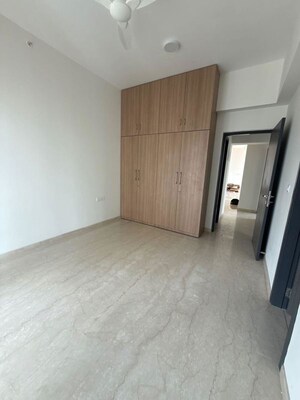 Room in 4 BHK Apartment at Piramal Mahalaxmi, Mahalaxmi – for Rent