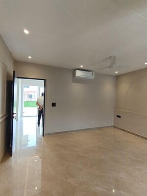 Room in 1 BHK Builder Floor at Greater Kailash I – for Rent