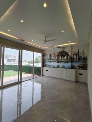 Room in 1 BHK Builder Floor at Greater Kailash I – for Rent