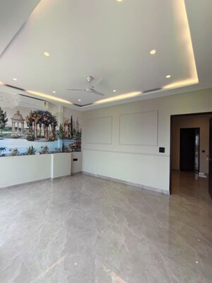 Room in 1 BHK Builder Floor at Greater Kailash I – for Rent