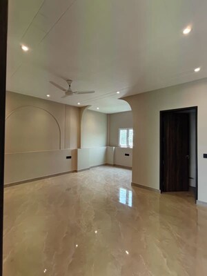 Room in 1 BHK Builder Floor at Greater Kailash I – for Rent