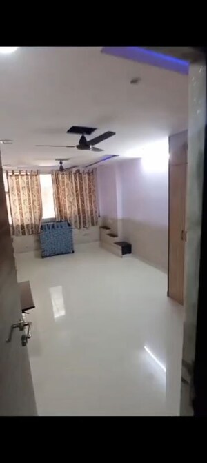 Team Area in 2 BHK Apartment at Mahavir Apartment Santacruz West, Santacruz West – for Rent
