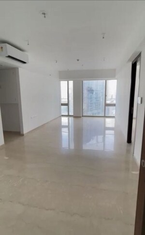 Room in 2 BHK Apartment at Lodha The Park, Worli – for Rent