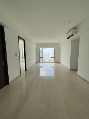 Room in 2 BHK Apartment at Lodha The Park, Worli – for Rent