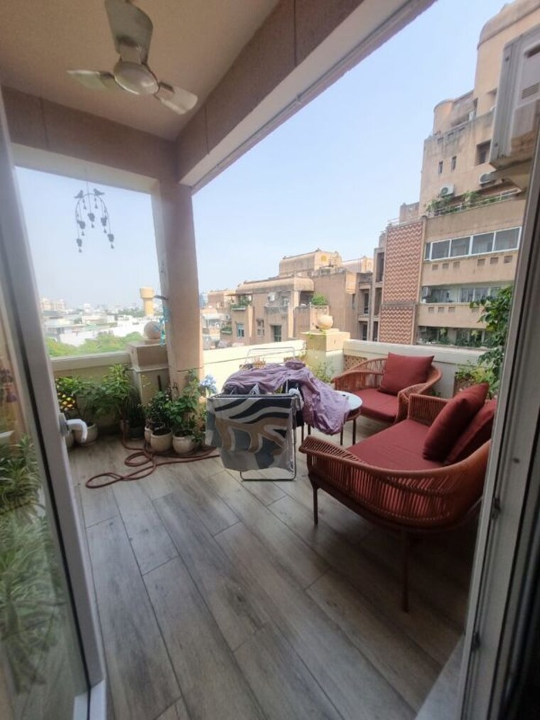 Balcony, unitech-heritage-city 3 Bedroom 2100 Sq.Ft. Apartment In Sector 25 Gurgaon 10437254