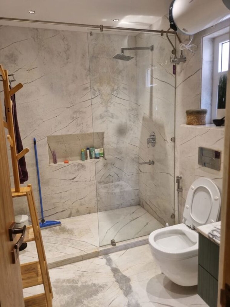 Bathroom, unitech-heritage-city 3 Bedroom 2100 Sq.Ft. Apartment In Sector 25 Gurgaon 10437254