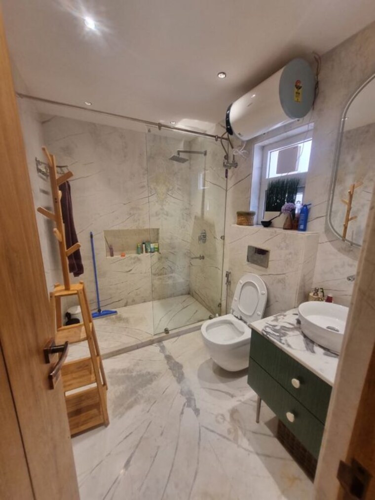Bathroom, unitech-heritage-city 3 Bedroom 2100 Sq.Ft. Apartment In Sector 25 Gurgaon 10437254