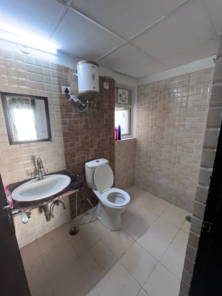 Bathroom, skytech-matrott 2.5 Bedroom 1150 Sq.Ft. Apartment In Sector 76 Noida 10437260