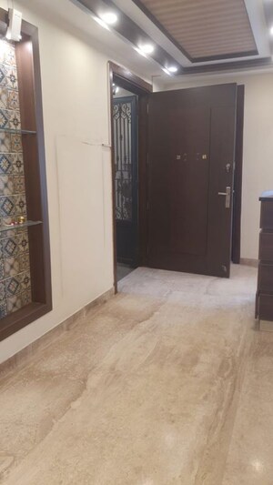 Room in 4 BHK Builder Floor at Unitech South City II, Sector 50 – for Rent