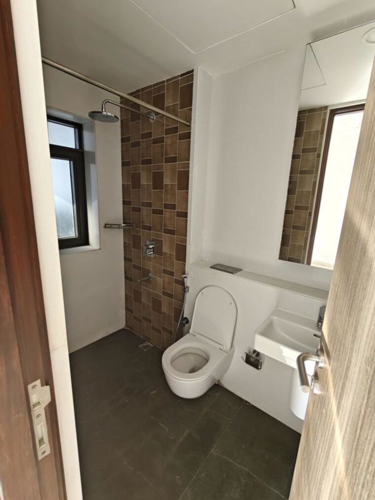 Bathroom, lodha-the-park 2 Bedroom 893 Sq.Ft. Apartment In Worli Mumbai 10437278