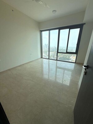 Room in 4 BHK Apartment at Piramal Mahalaxmi, Mahalaxmi – for Rent