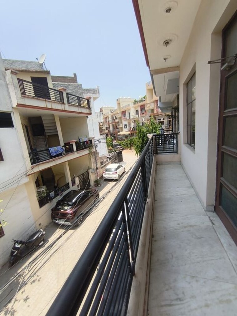 Balcony, ambala highway 6 Bedroom 100 Sq.Yd. Independent House In Ambala Highway Zirakpur 10437304