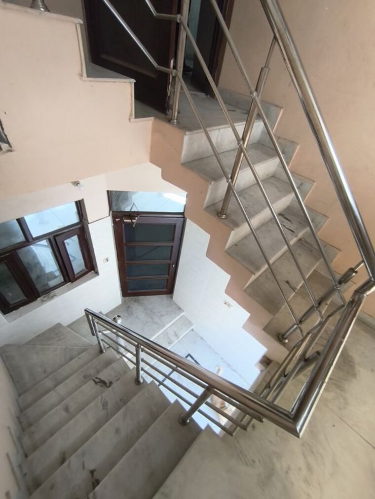 undefined, ambala highway 6 Bedroom 100 Sq.Yd. Independent House In Ambala Highway Zirakpur 10437304