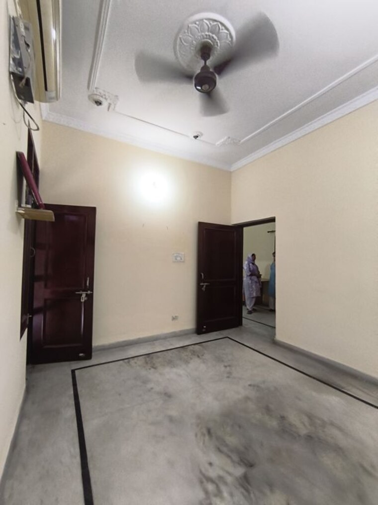 Room, ambala highway 6 Bedroom 100 Sq.Yd. Independent House In Ambala Highway Zirakpur 10437304