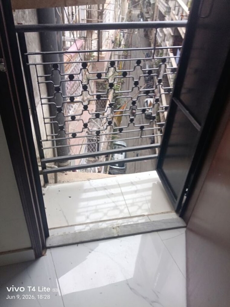 Balcony, malviya nagar 2 Bedroom 70 Sq.Yd. Builder Floor In Malviya Nagar Delhi 10437348