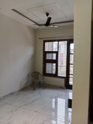 Room in 2 BHK Builder Floor at Sector 18 – for Rent