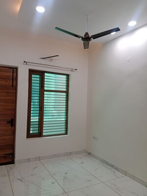 Room in 2 BHK Builder Floor at Sector 18 – for Rent