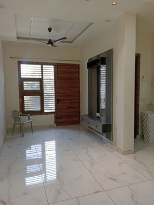 Room in 2 BHK Builder Floor at Sector 18 – for Rent