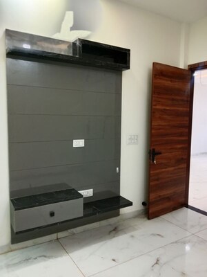 Furnished Amenities in 2 BHK Builder Floor at Sector 18 – for Rent