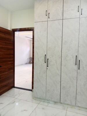 Room in 2 BHK Builder Floor at Sector 18 – for Rent
