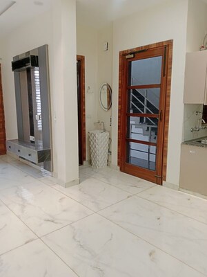 Room in 2 BHK Builder Floor at Sector 18 – for Rent