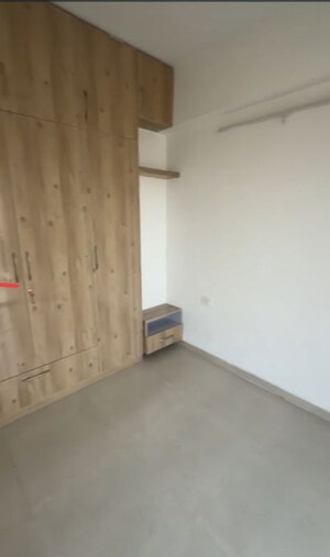 Room in 2.5 BHK Apartment at Signature Signum 37D III, Sector 37d – for Rent