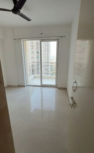 Room in 2.5 BHK Apartment at Signature Signum 37D III, Sector 37d – for Rent