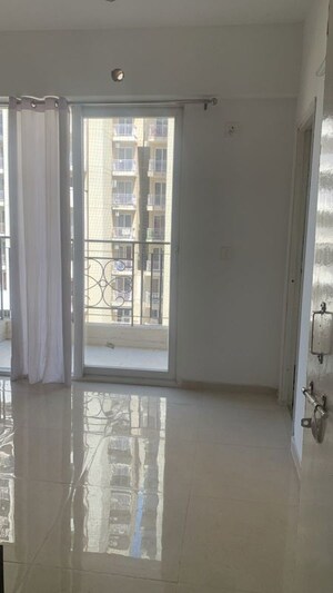 Room in 2 BHK Apartment at Signature Signum 37D III, Sector 37d – for Rent