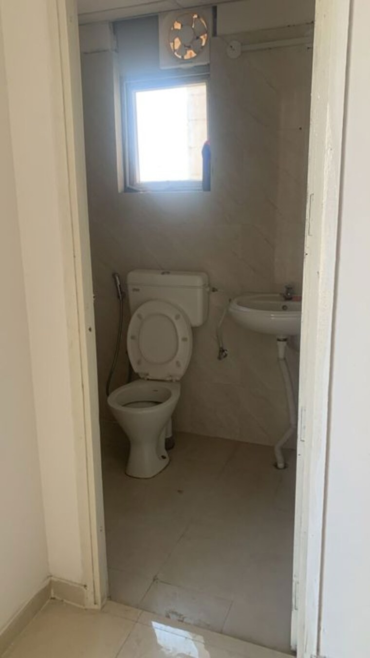 Bathroom, signature-signum-37d-iii 2 Bedroom 950 Sq.Ft. Apartment In Sector 37d Gurgaon 10437361