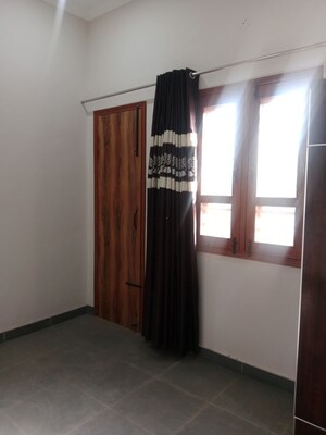 Room in 2 BHK Builder Floor at Sector 18 – for Rent