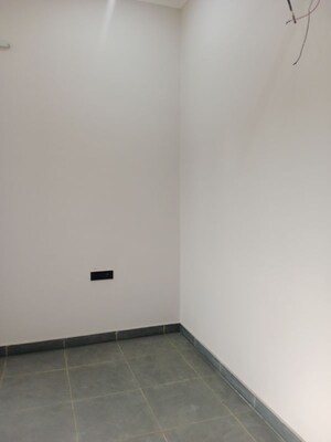 Room in 2 BHK Builder Floor at Sector 18 – for Rent