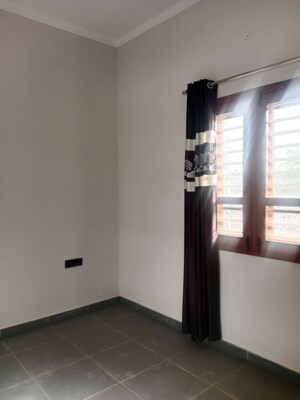 Room in 2 BHK Builder Floor at Sector 18 – for Rent