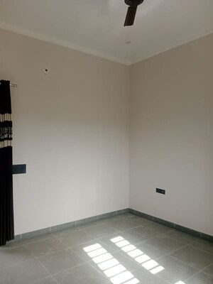 Room in 2 BHK Builder Floor at Sector 18 – for Rent