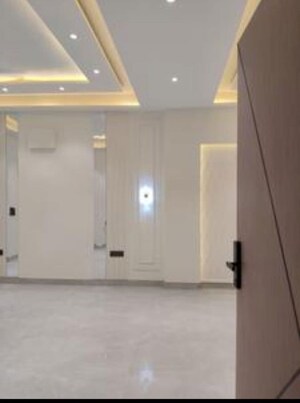 Building Lobby in 3 BHK Builder Floor at Green Wood City, Sector 45 – for Rent