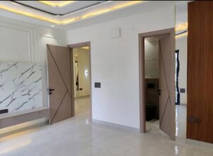 Room in 3 BHK Builder Floor at Green Wood City, Sector 45 – for Rent