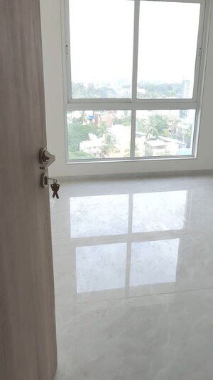 Room in 3 BHK Apartment at IR Horizon Tower, Andheri East – for Rent
