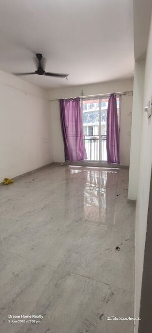Room in 2 BHK Apartment at Dreamax Vega, Andheri East – for Rent