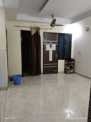 Room in 3 BHK Builder Floor at Shakti Khand – for Rent